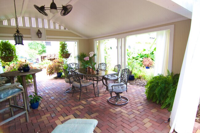 Foto del edificio - 408 NE 3rd Ave