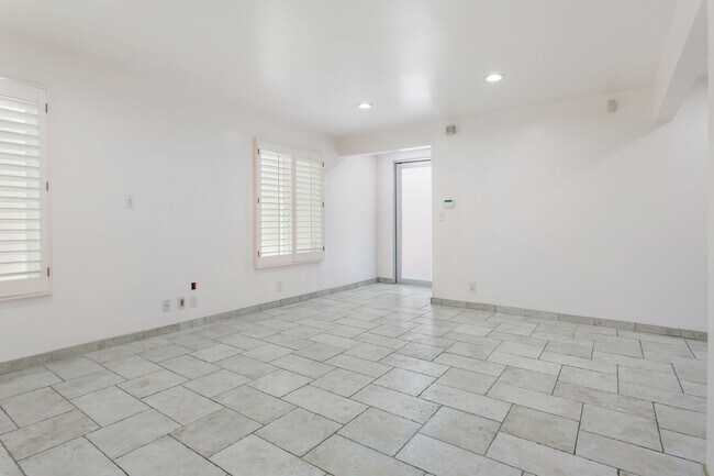 Entrance - 116 Driftwood St