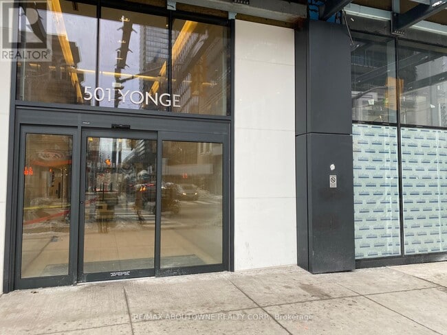 Building Photo - 501 Yonge St