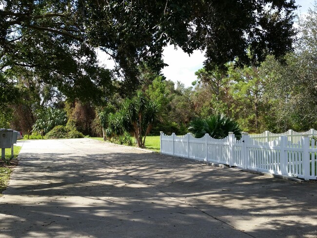 Building Photo - 6324 Sleepy Hollow Dr