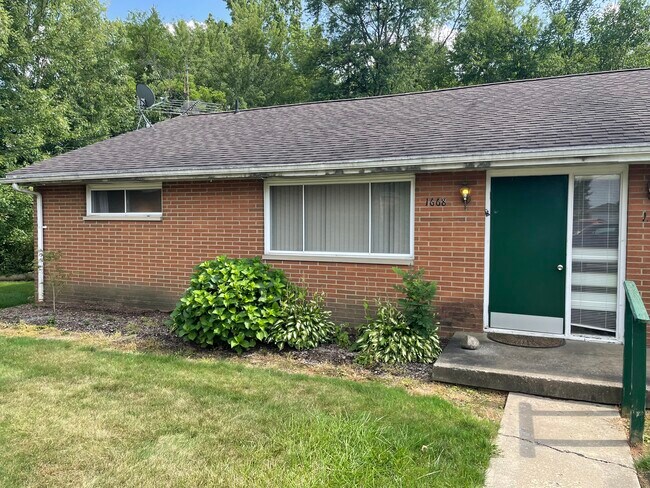 outside view - 1668 Rosemont Rd SW
