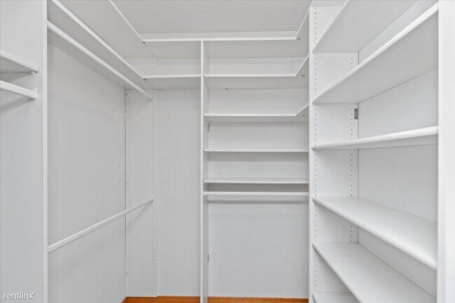 Building Photo - 2 br, 2 bath Condo - 915 W Sunnyside Ave