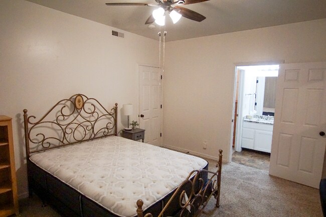 Foto del edificio - 416 N Seven Peaks Blvd
