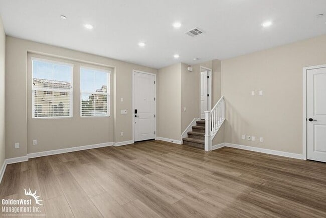 Foto del edificio - Bright & Modern 3Bdm 2Ba Townhome in Vista!