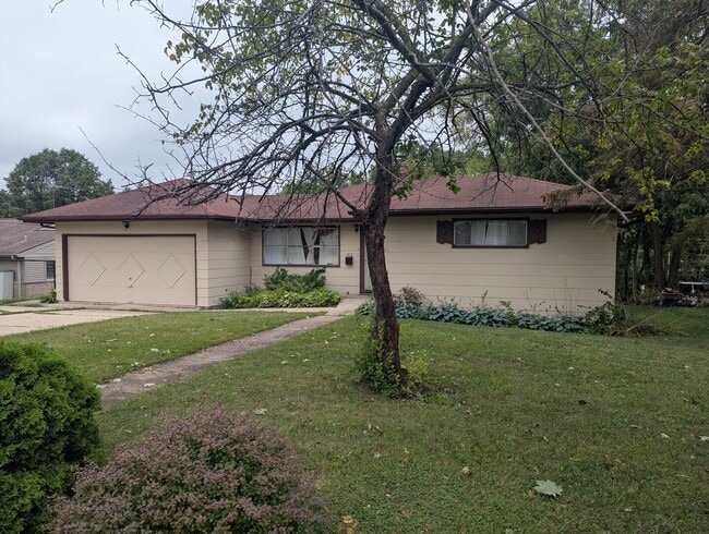 Building Photo - 413 W Palatine Rd