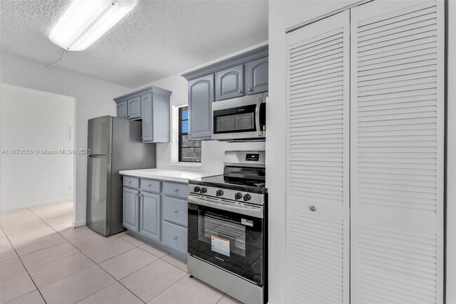 Foto del edificio - 3100 N Pine Island Rd