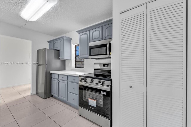 Building Photo - 3100 N Pine Island Rd