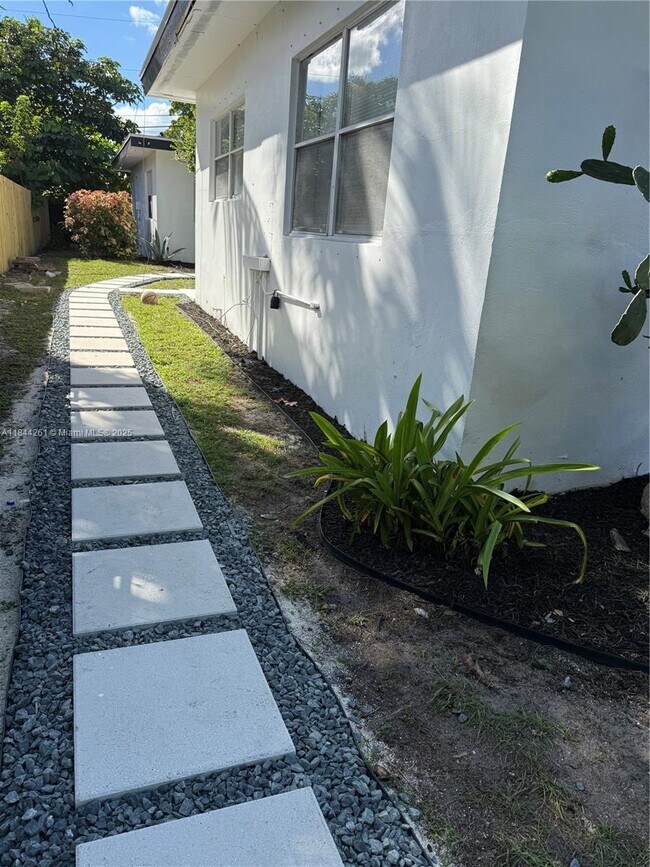 Foto del edificio - 1827 N Dixie Hwy