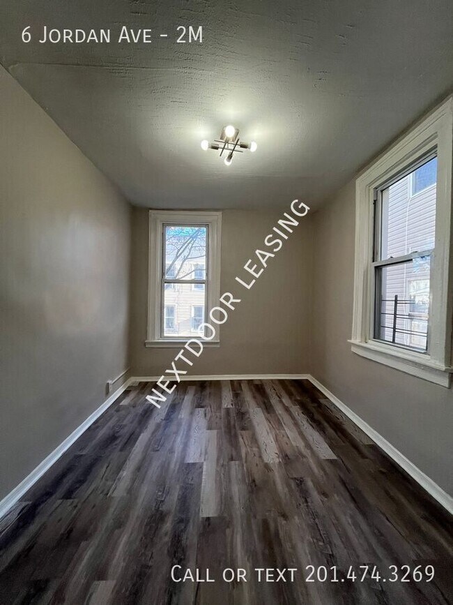 Foto del edificio - 6 Jordan Ave