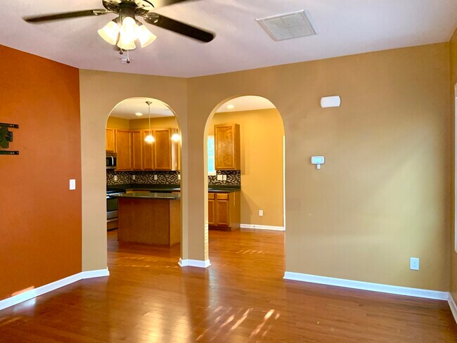 Living - 2707 Tulip Poplar Cir