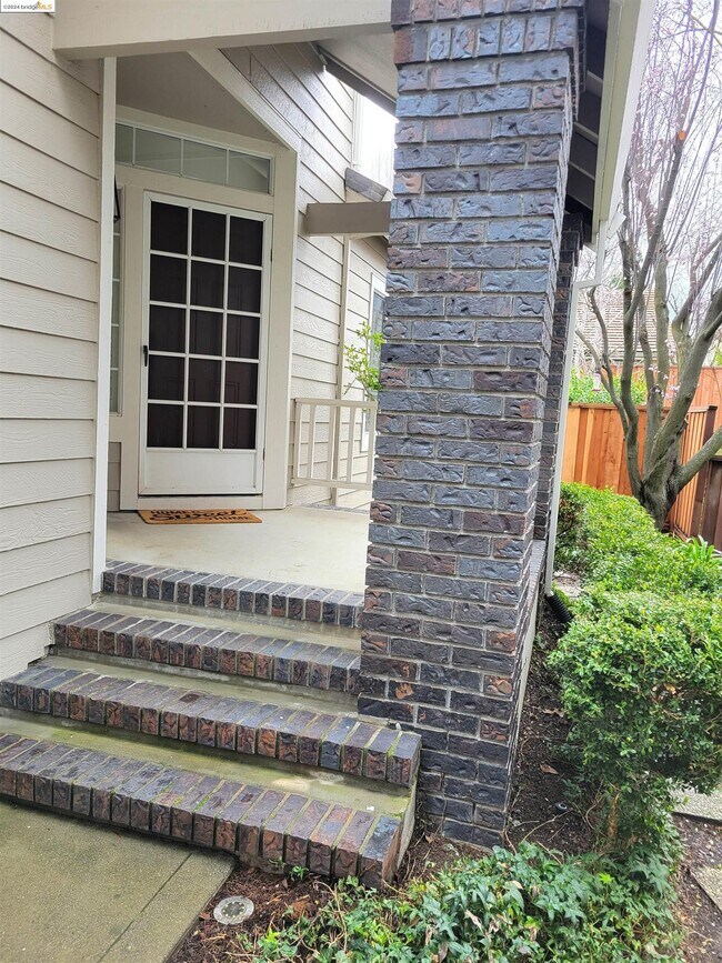 Building Photo - 803 Chert Pl