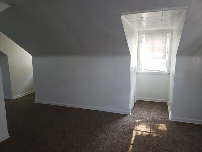 Building Photo - Bungalow