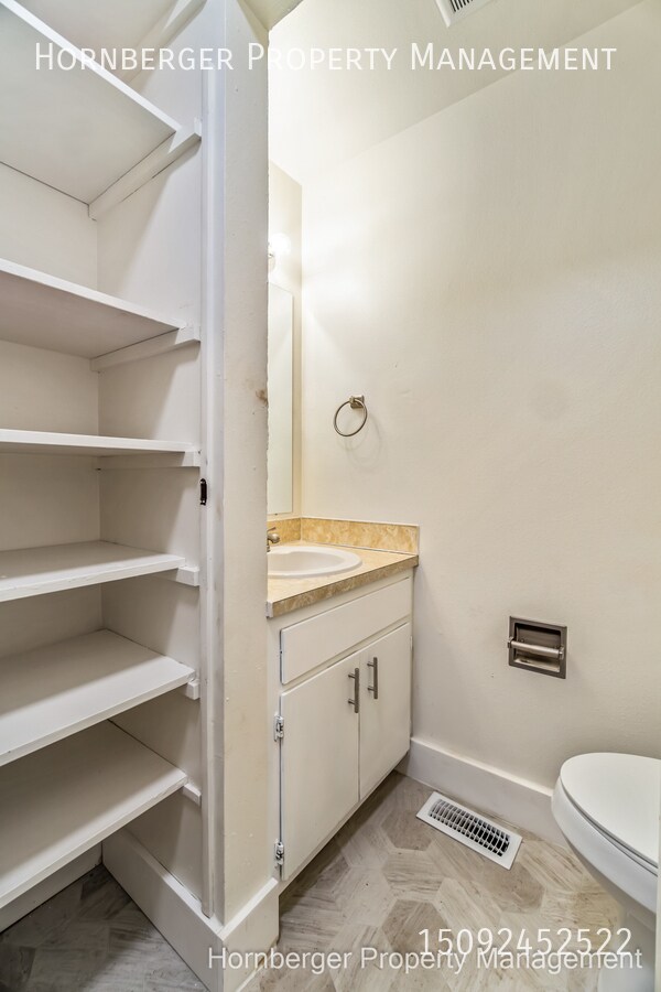 Foto del edificio - 2125 W Grace Ave