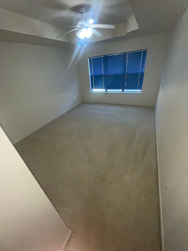 Foto del edificio - Super Cute Corner Lot House Ready to be called your HOME.