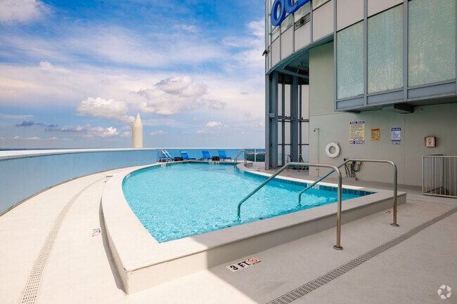 Roof Top Pool - Aspire Orlando