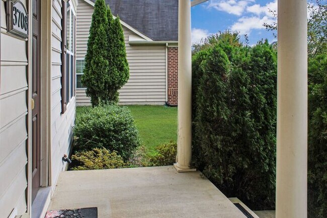 Building Photo - Spectacular 3-Level SFH on Cul-De-Sac in B...