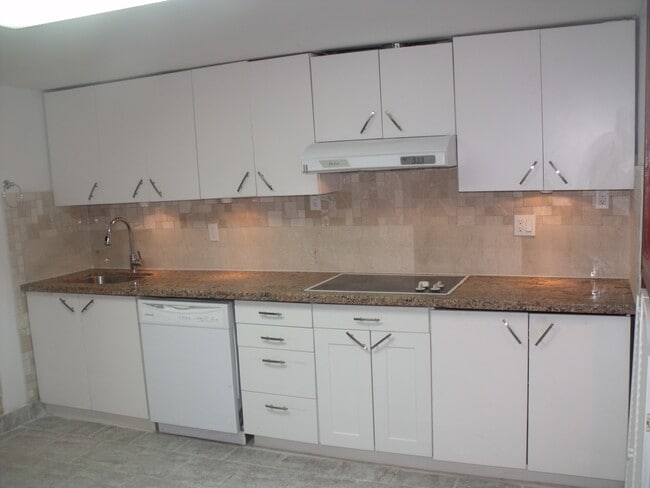 Building Photo - 236 Garden Av