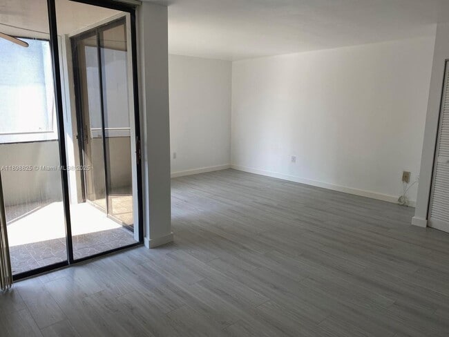 Foto del edificio - 8335 SW 152nd Ave