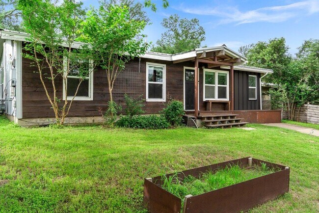 Building Photo - 4305 Leslie Ave