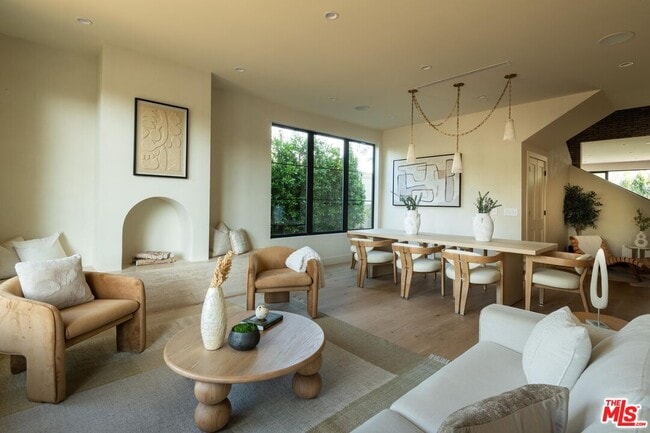 Foto del edificio - 11748 La Maida St