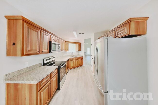 Building Photo - 2701 Riverbend Dr