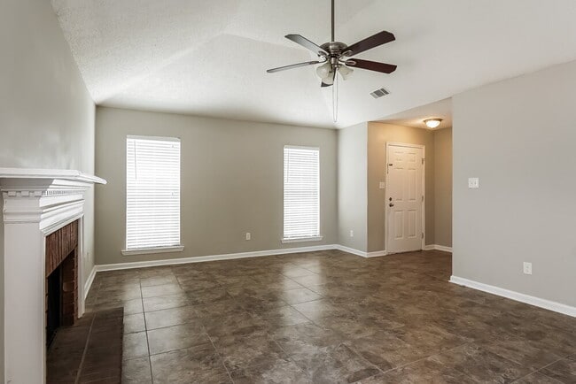 Foto del edificio - 175 Cedar Bend Dr