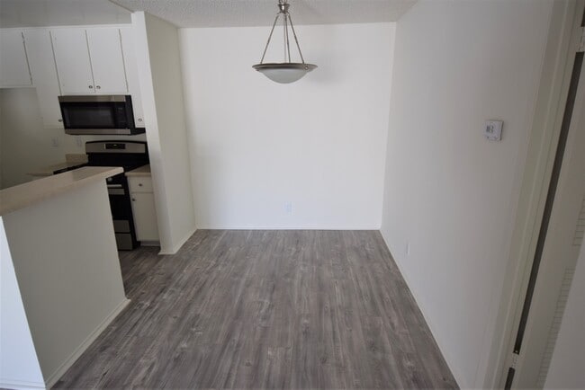 Building Photo - 5400 Morella Ave