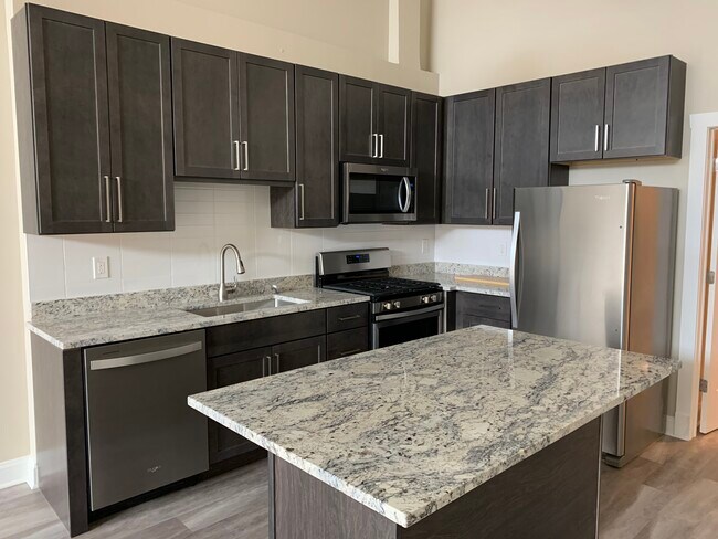 Building Photo - 3224 W North Ave