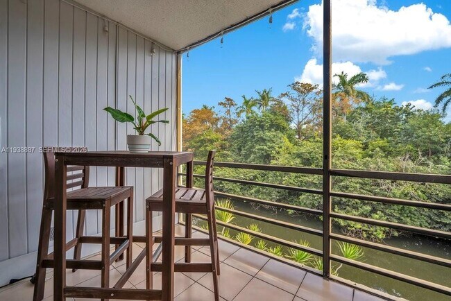 Foto del edificio - 105 Royal Pk Dr