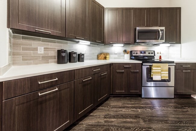 Flawless Design & Resort-Style Living Await - Flawless Design & Resort-Style Living Await Apartment
