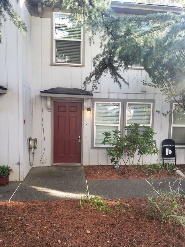 Foto del edificio - Cute 2 bedroom 1.5 bath Condo in Ashland!!