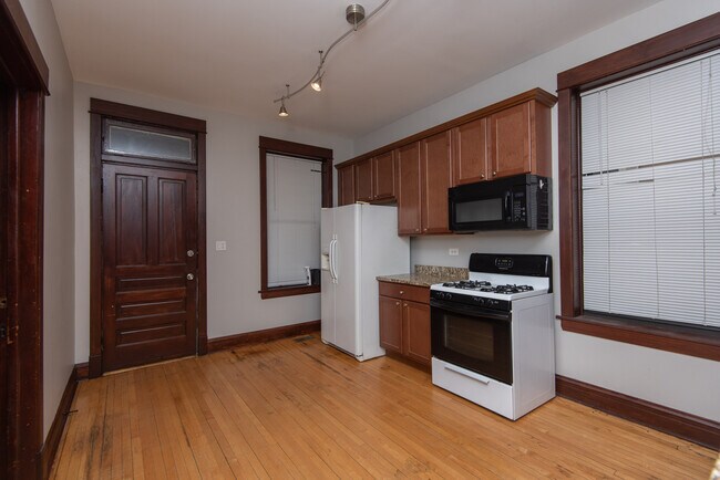 Building Photo - 3315 N Albany Ave