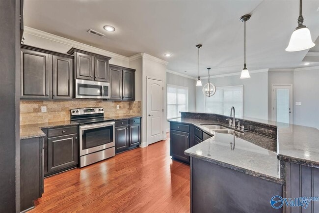 Building Photo - 3028 Greenway Cir SE