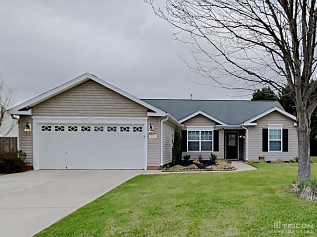 Building Photo - 7311 Village Acre Dr