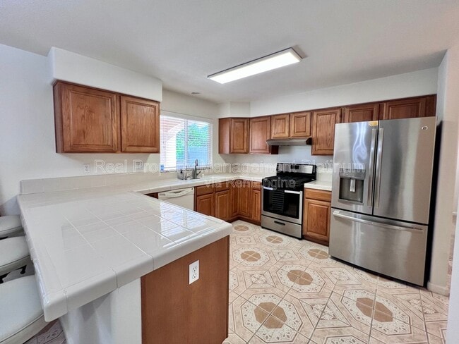 Building Photo - 5460 W Ashcroft Ave