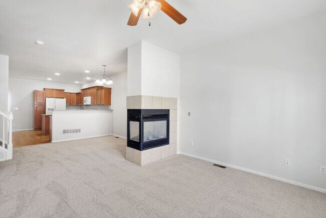 Foto del edificio - Updated Townhome with Pikes Peak Views | Free January Rent + $500 Off February