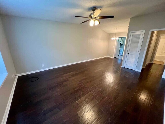 Building Photo - 3 Bedroom Townhome in North Murfreesboro *...