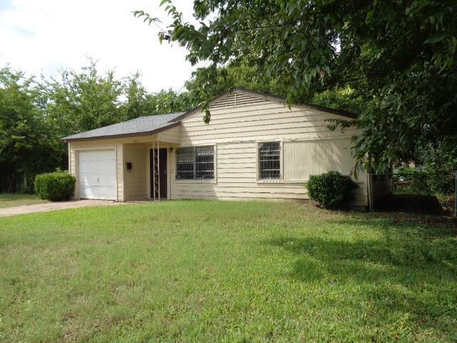 Building Photo - 3831 Castle Hills Dr