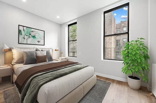 Building Photo - 437 W 46th St