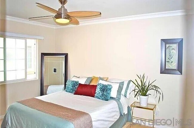 Building Photo - 853 Thomas Ave