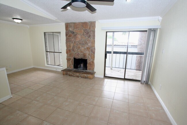 Foto del edificio - 17331 Red Oak Dr
