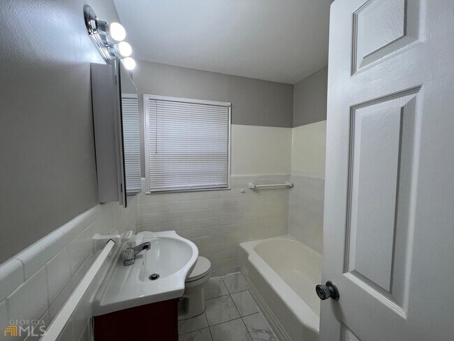 Foto del edificio - 2489 Old Colony Rd