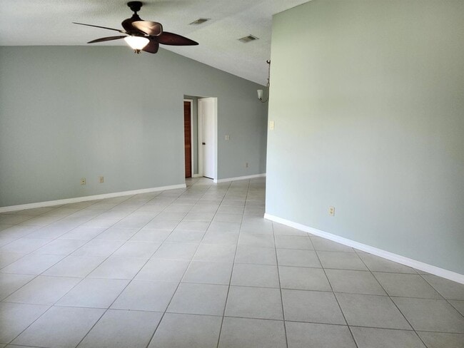 Foto del edificio - 400 SW Buxton Ave