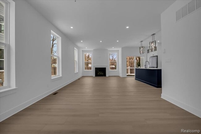 Building Photo - 10790 Barrett