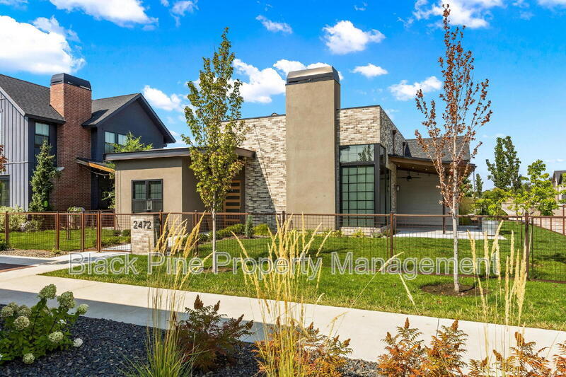 Foto principal - 2472 W Rustic Frg St