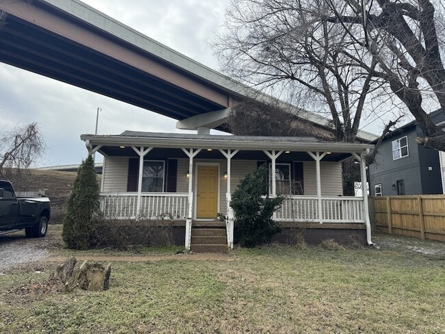 Photo - 515 Hemstead St House