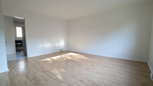 Building Photo - 19 E Judith Ann Dr