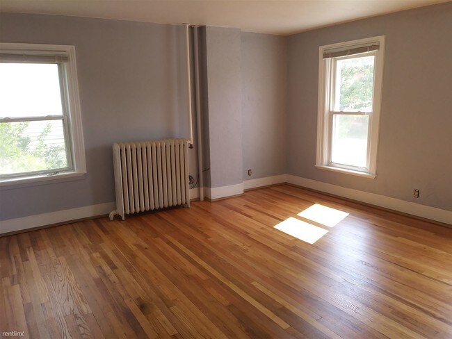 Foto del edificio - 2 br, 1 bath House - 104 Market St Uppr Unit