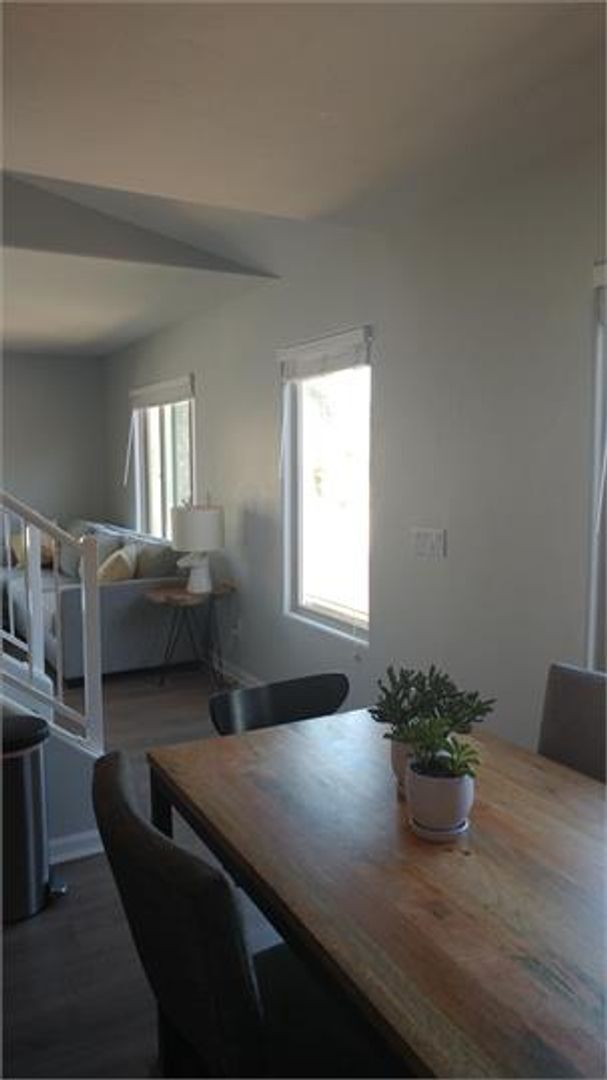 Foto del edificio - Beautiful 2 bedroom, 2 bath town house wit...