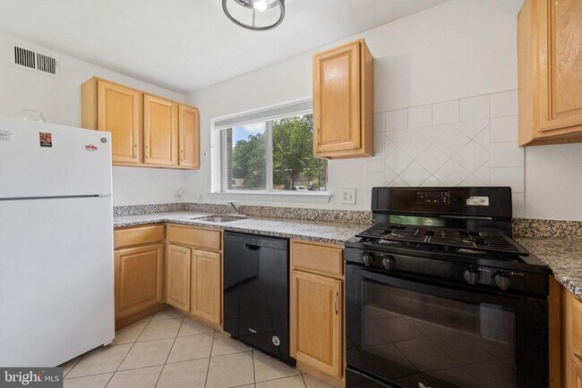 Foto del edificio - 11606 Vantage Hill Rd